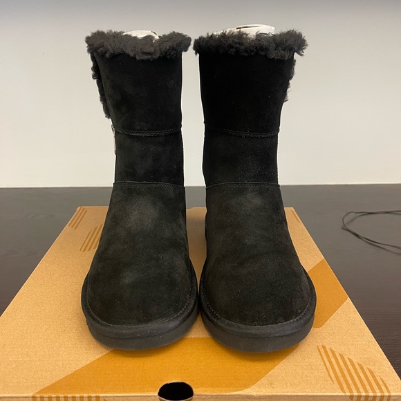 Koolaburra by UGG - Aribel Short - Picture 1 of 6